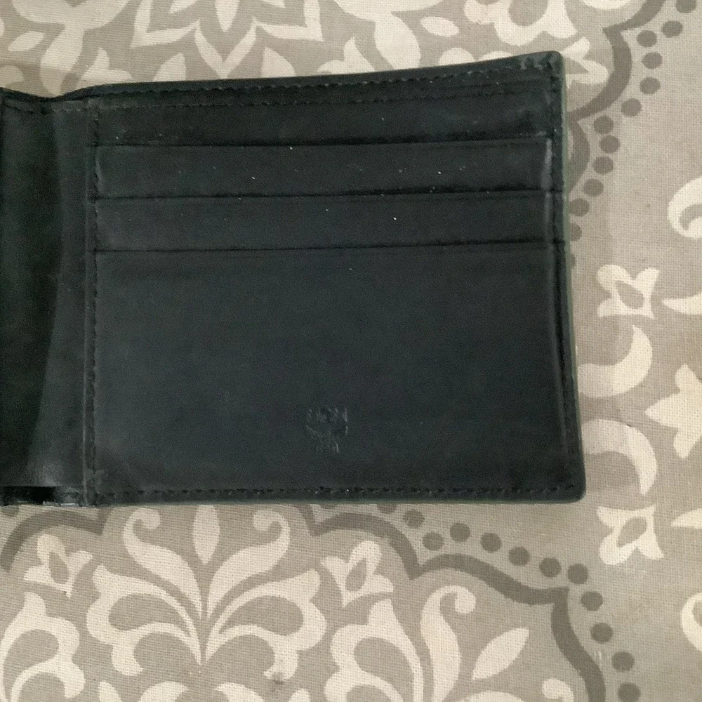 Unisex Mcm bifold wallet green and orange